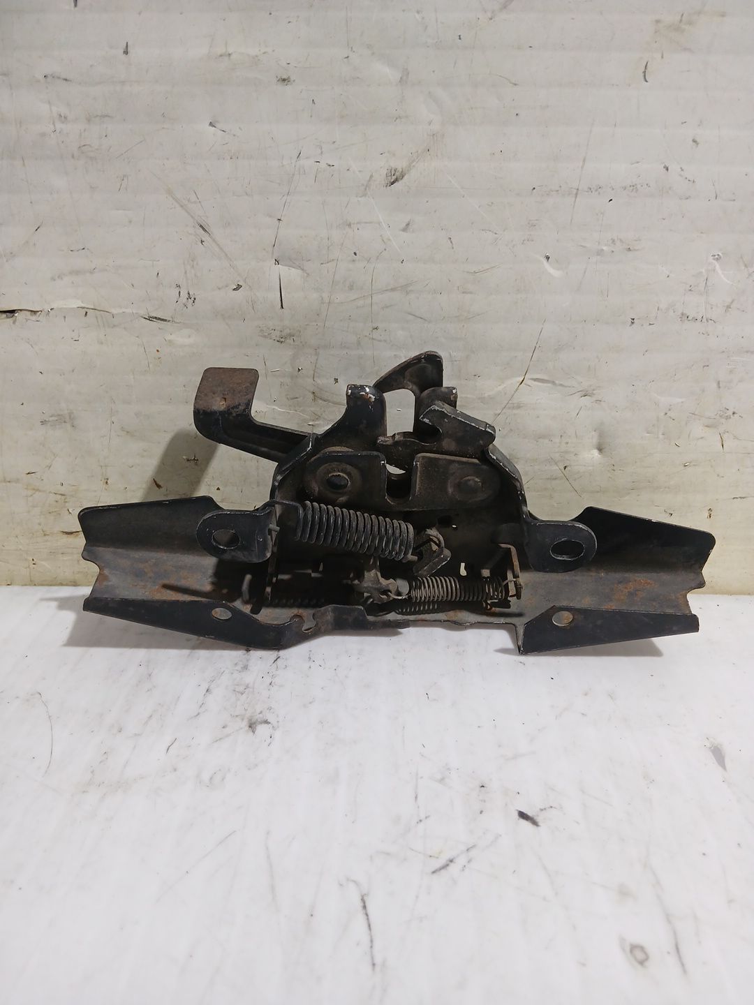 cerradura_capo_535100f010_toyota_corolla_verso_zer_zze12_r1_2_2_d_4d_aur10