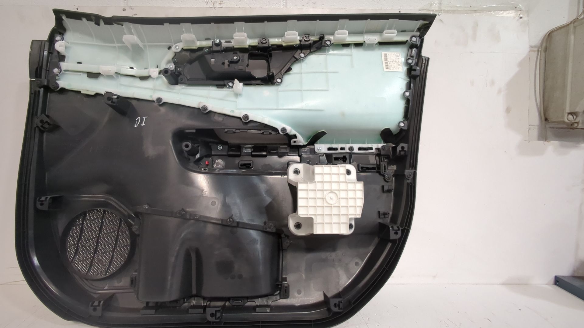 guarnecido_puerta_delantera_izquierda_6762042d30c2_toyota_rav_4_v_a5_h5_2_0_mxaa52