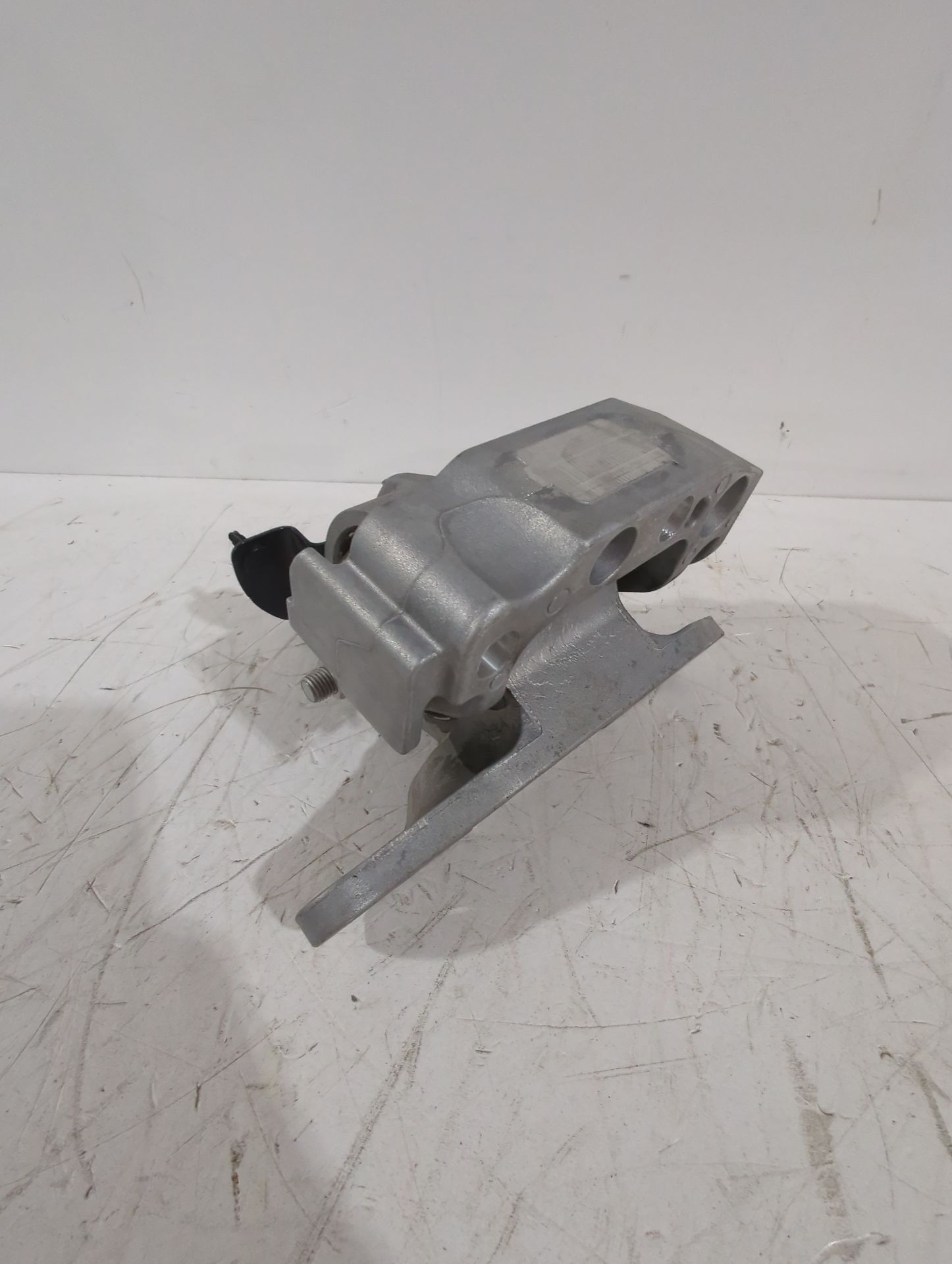 soporte_motor_izquierdo_1230625020_toyota_rav_4_v_a5_h5_2_0_mxaa52