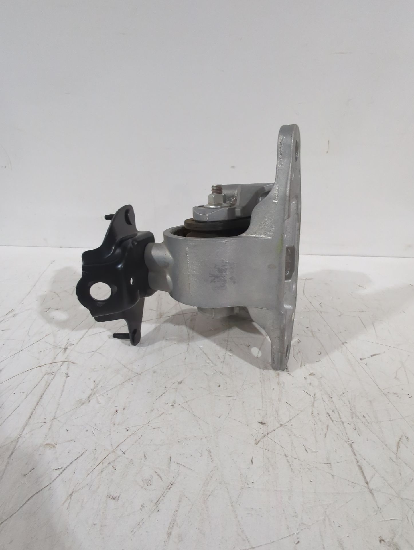 soporte_motor_izquierdo_1230625020_toyota_rav_4_v_a5_h5_2_0_mxaa52