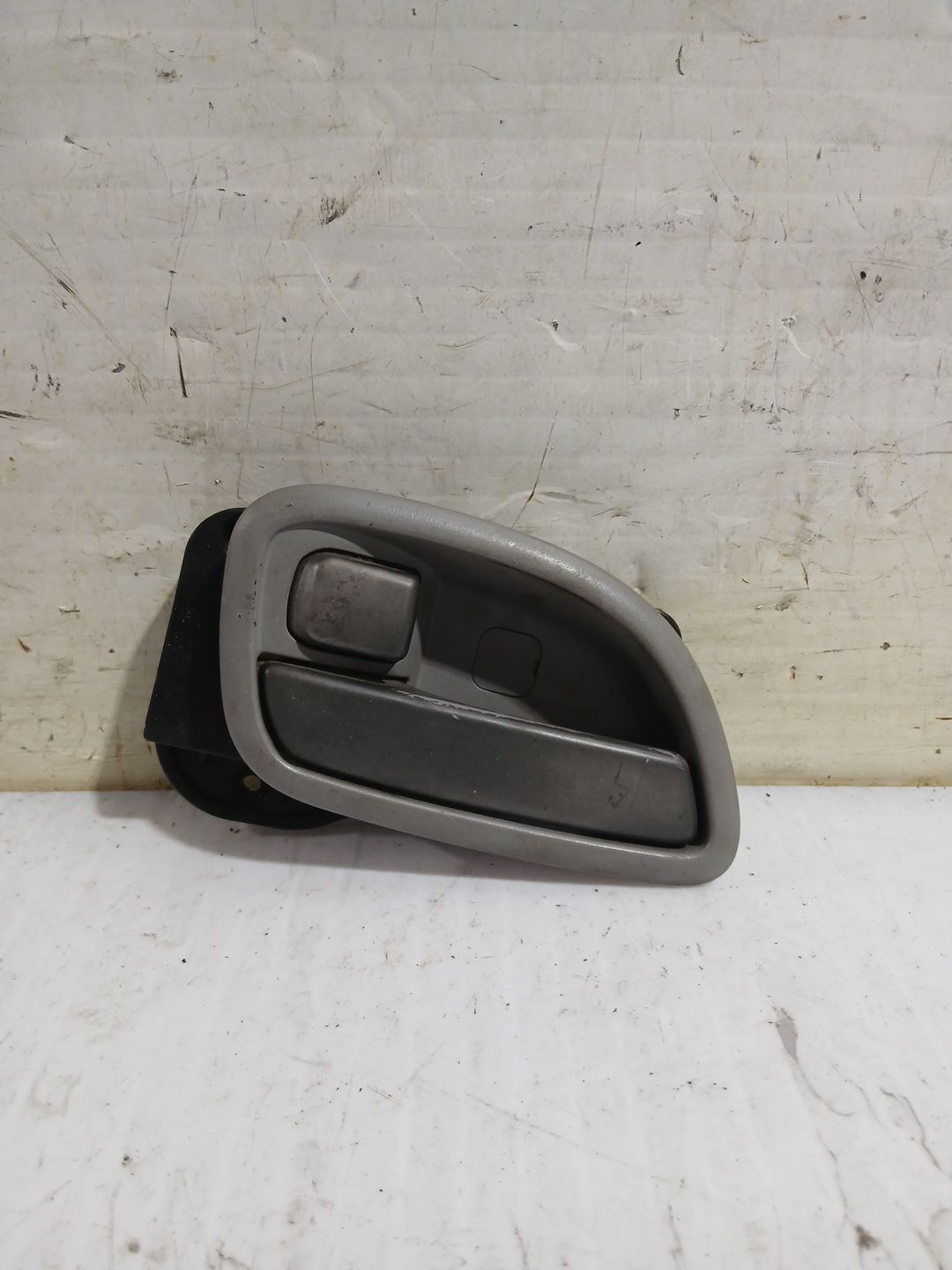 maneta_interior_delantera_izquierda_826101d020_kia_carens_iii_monospace_un_2_0_crdi_140