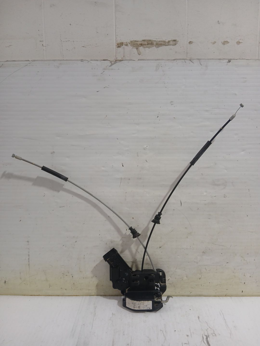 cerradura_puerta_trasera_izquierda_814101d010_kia_carens_iii_monospace_un_2_0_crdi_140