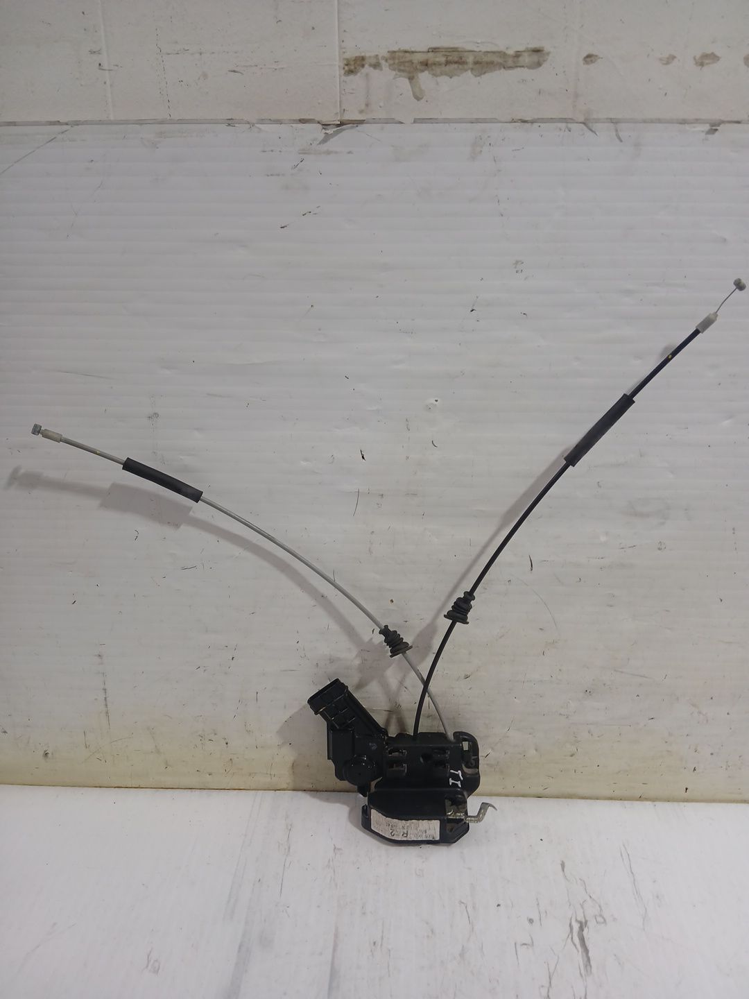 cerradura_puerta_trasera_izquierda_814101d010_kia_carens_iii_monospace_un_2_0_crdi_140