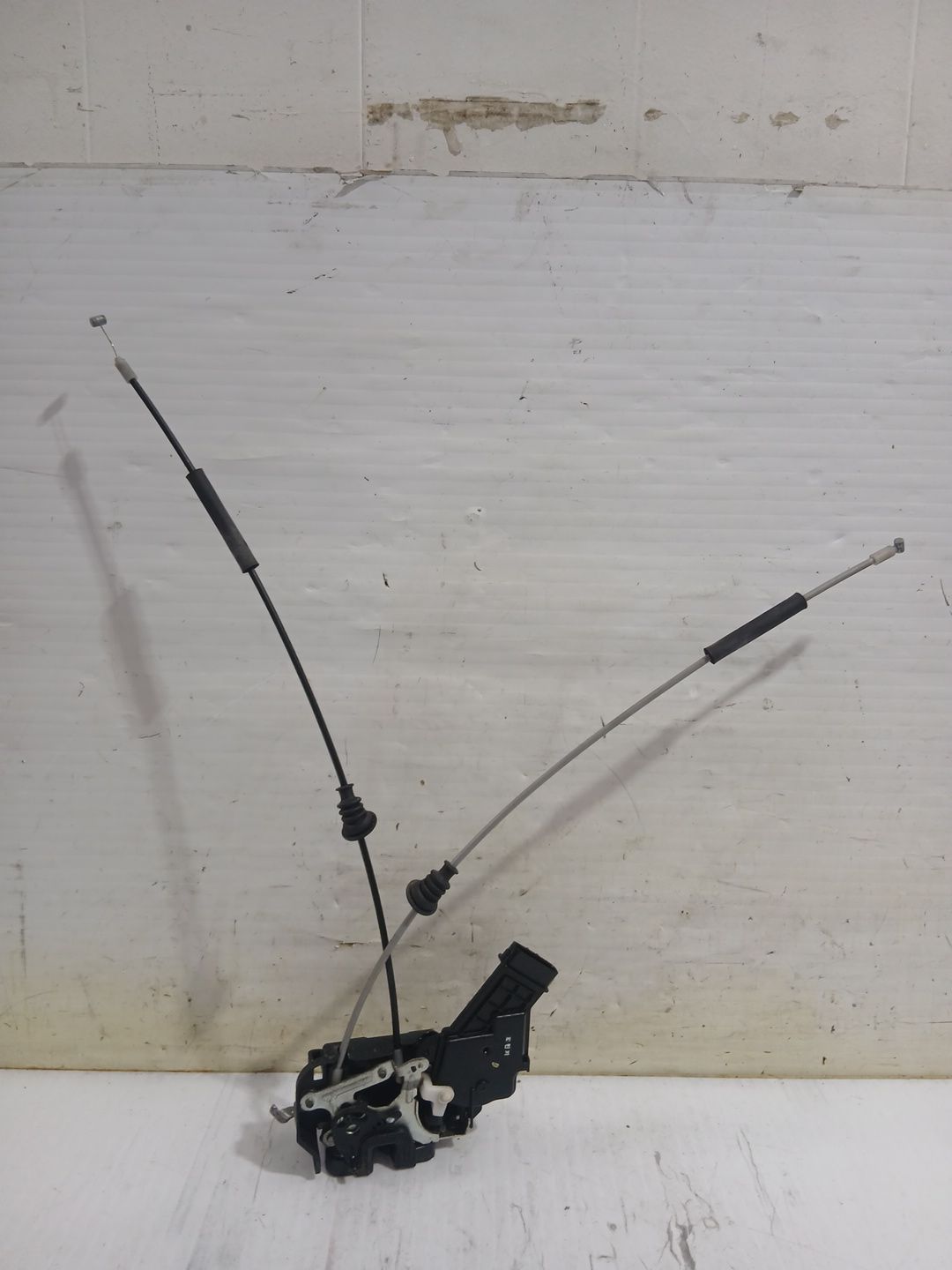 cerradura_puerta_trasera_izquierda_814101d010_kia_carens_iii_monospace_un_2_0_crdi_140