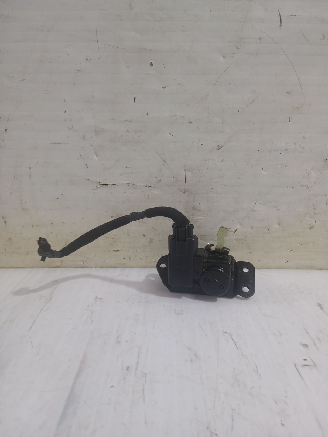 cerradura_maletero_porton_812301d000_kia_carens_iii_monospace_un_2_0_crdi_140