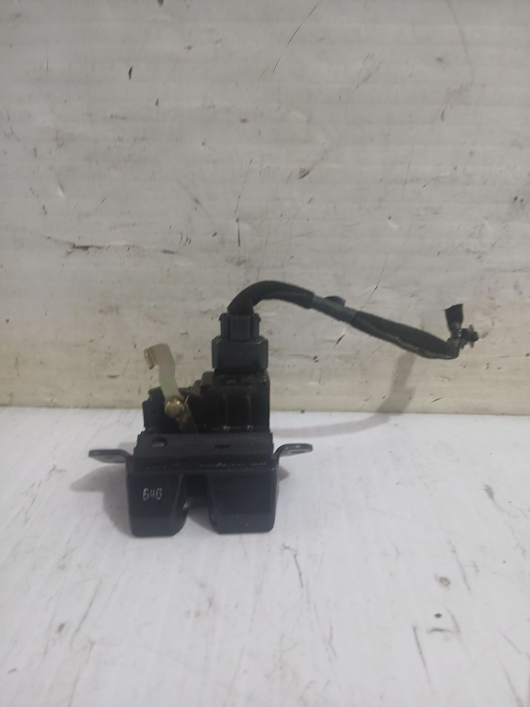 cerradura_maletero_porton_812301d000_kia_carens_iii_monospace_un_2_0_crdi_140