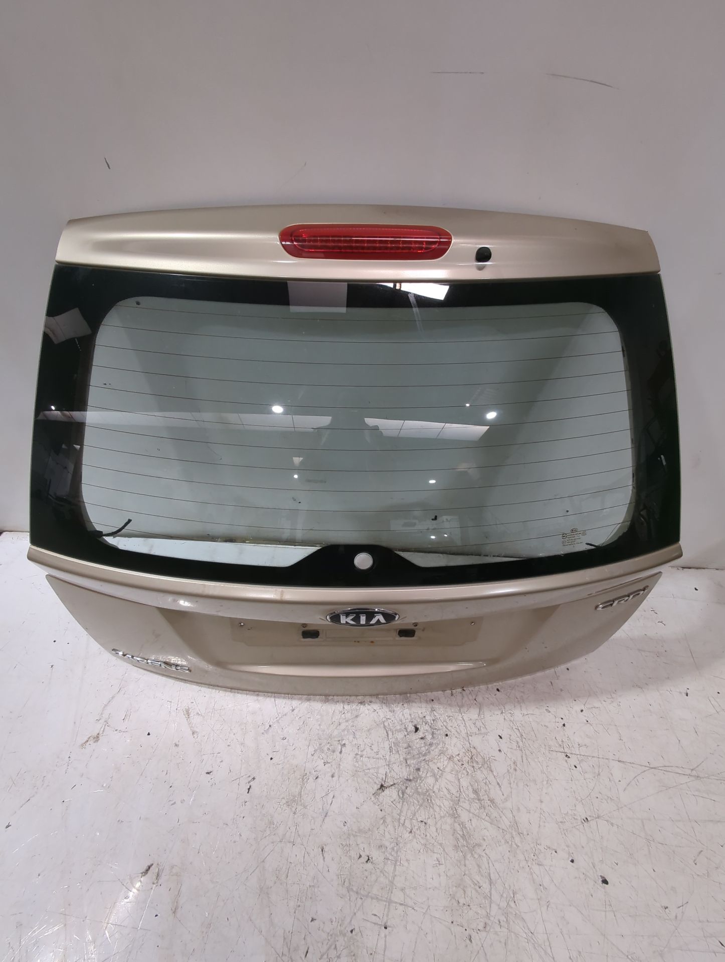 porton_trasero_737001d040_cristal_de_regalo_kia_carens_iii_monospace_un_2_0_crdi_140