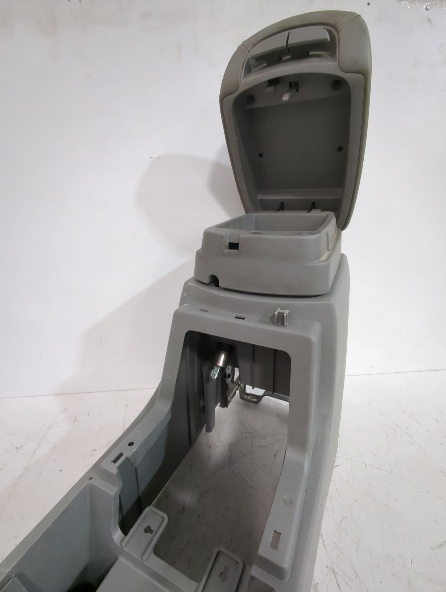 consola_central_846101d000wk_kia_carens_iii_monospace_un_2_0_crdi_140