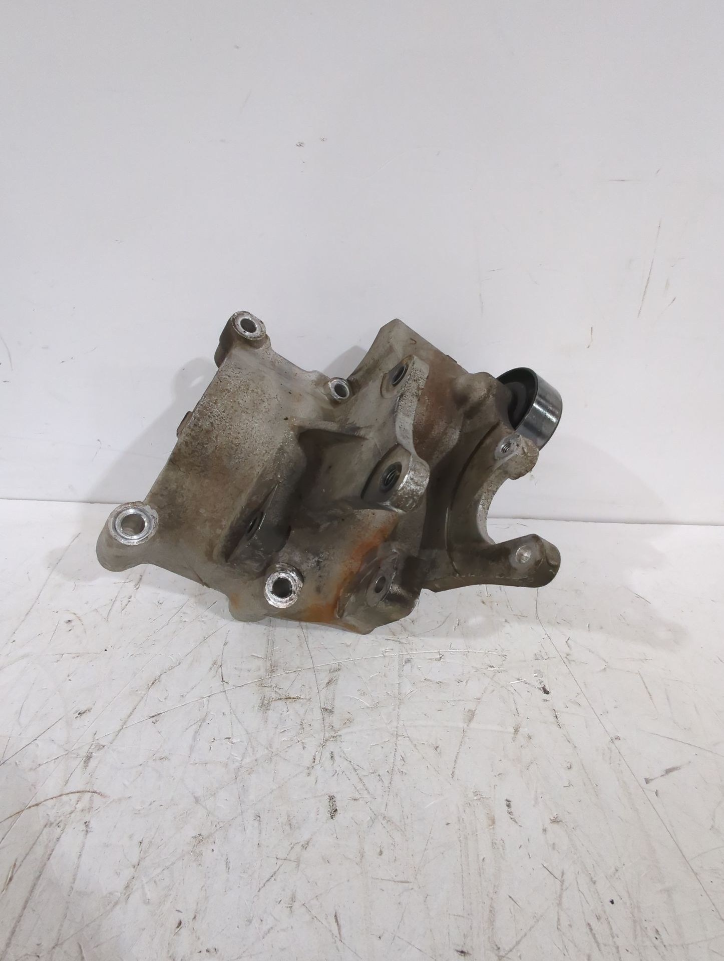 soporte_alternador_3747227000_kia_carens_iii_monospace_un_2_0_crdi_140