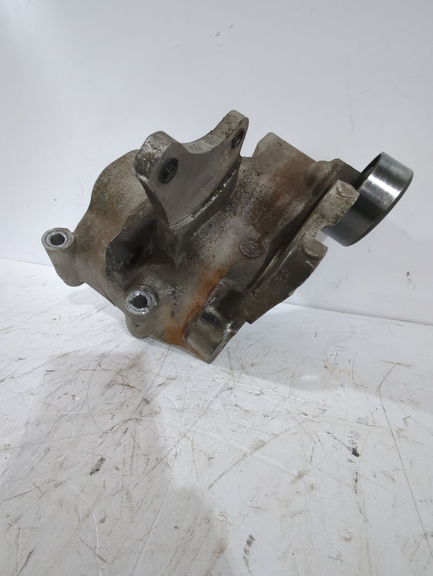 soporte_alternador_3747227000_kia_carens_iii_monospace_un_2_0_crdi_140