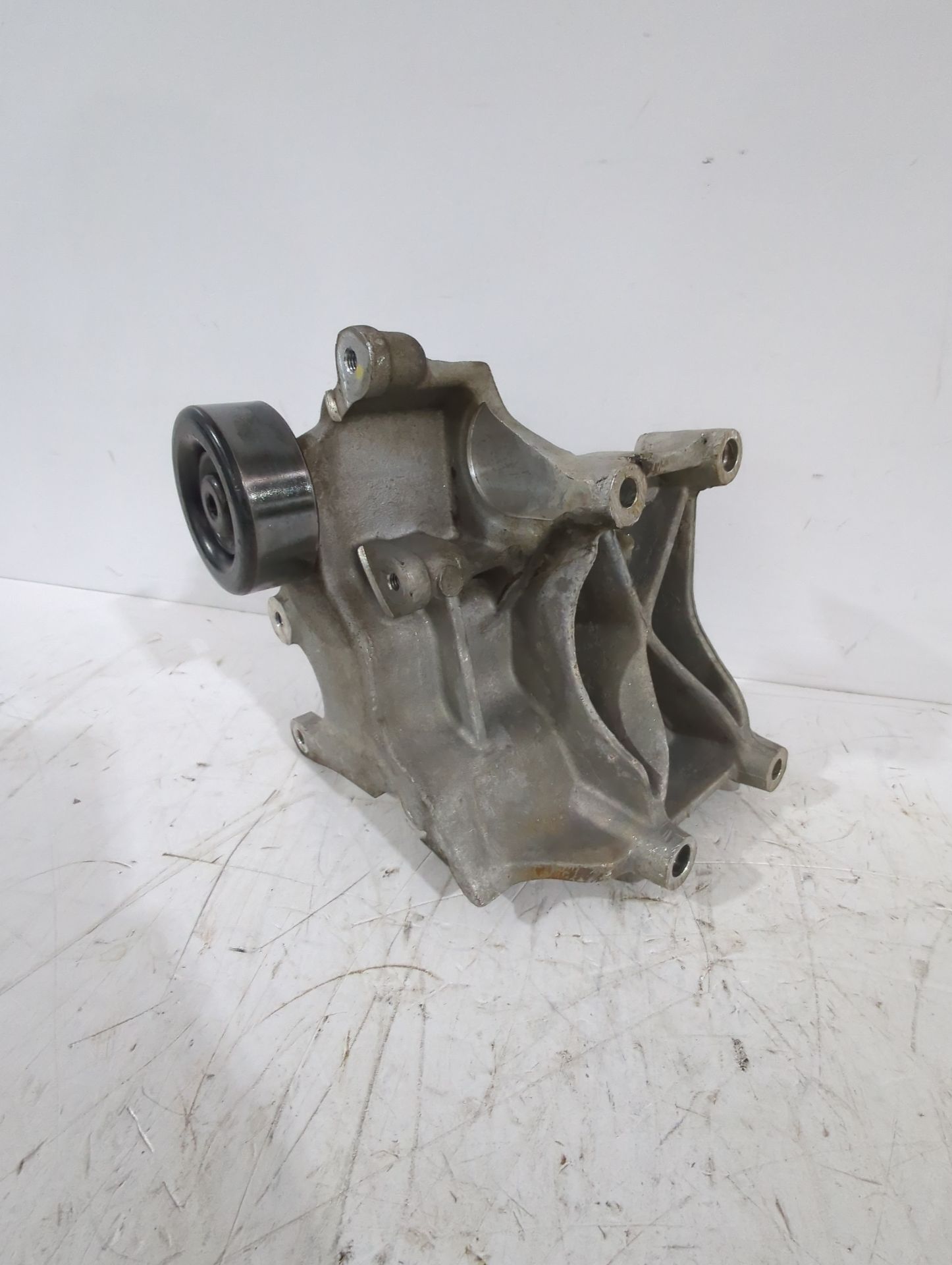 soporte_alternador_3747227000_kia_carens_iii_monospace_un_2_0_crdi_140