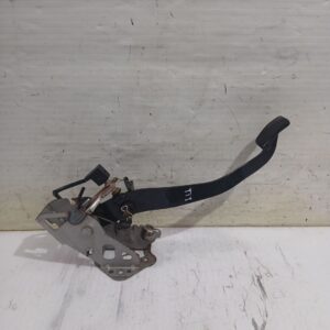 pedal_embrague_328021d130_kia_carens_iii_monospace_un_2_0_crdi_140