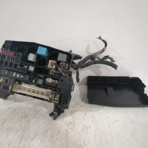 caja_reles_fusibles_8274102050_toyota_auris_e15_1_33_dual_vvti_nre150