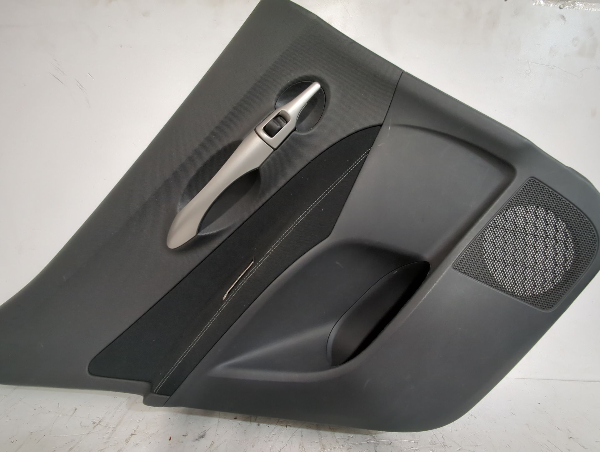 guarnecido_puerta_trasera_izquierda_6764002n10b0_toyota_auris_e15_1_33_dual_vvti_nre150