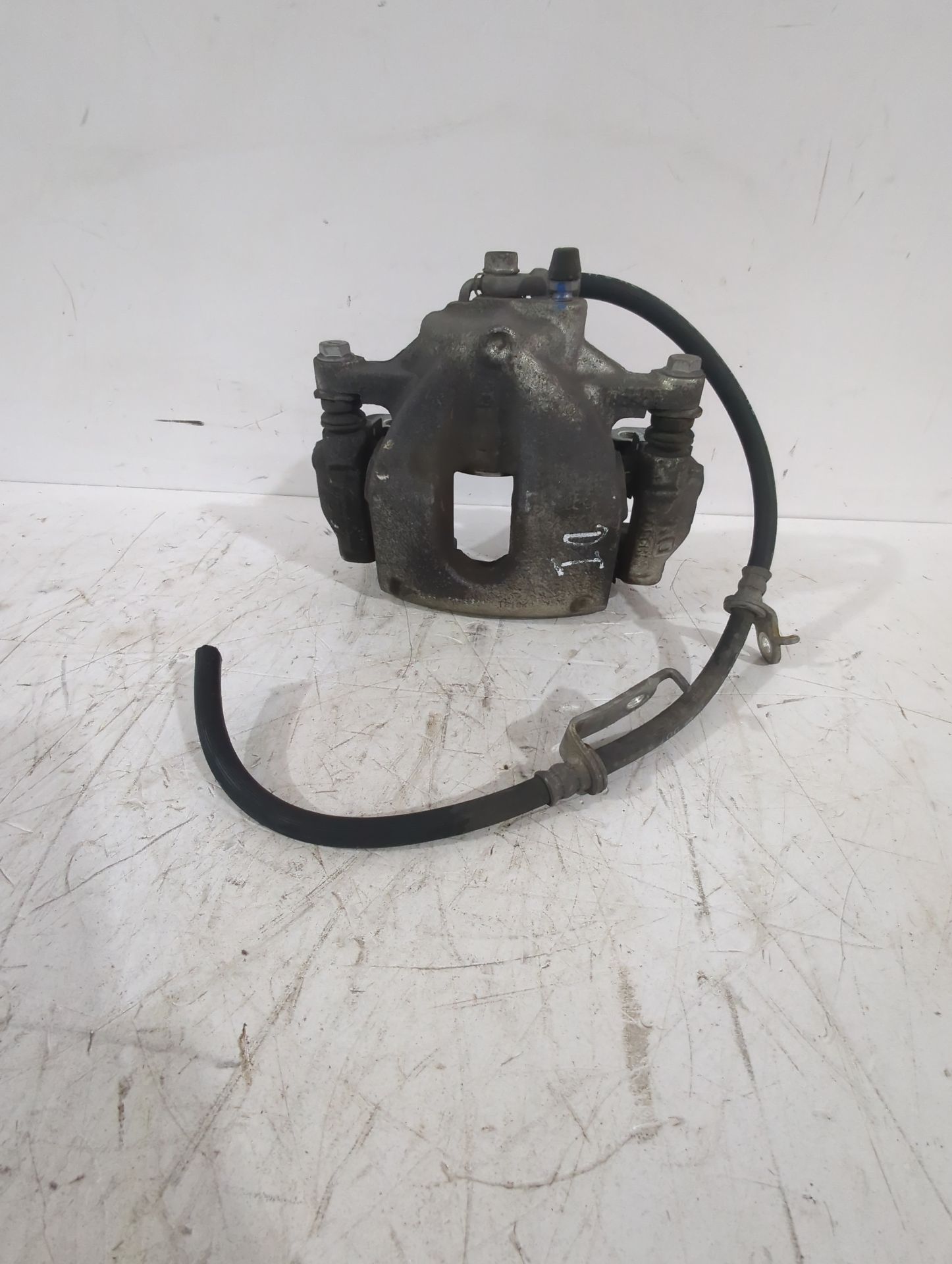 pinza_de_freno_delantera_izquierda_4775002341_toyota_auris_e15_1_33_dual_vvti_nre150