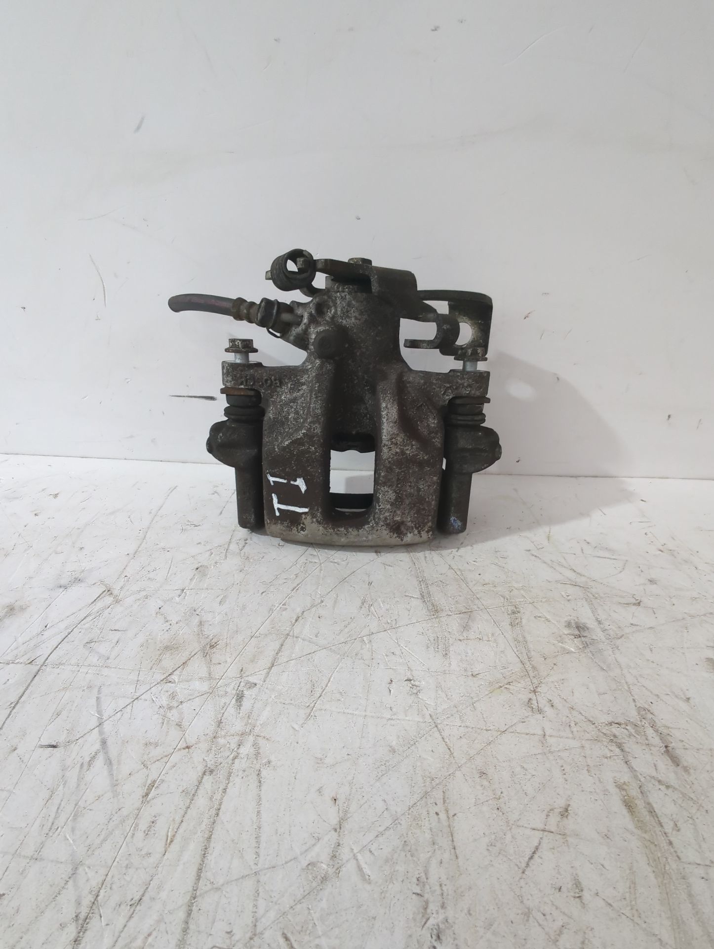 pinza_de_freno_trasera_izquierda_4785002100_toyota_auris_e15_1_33_dual_vvti_nre150