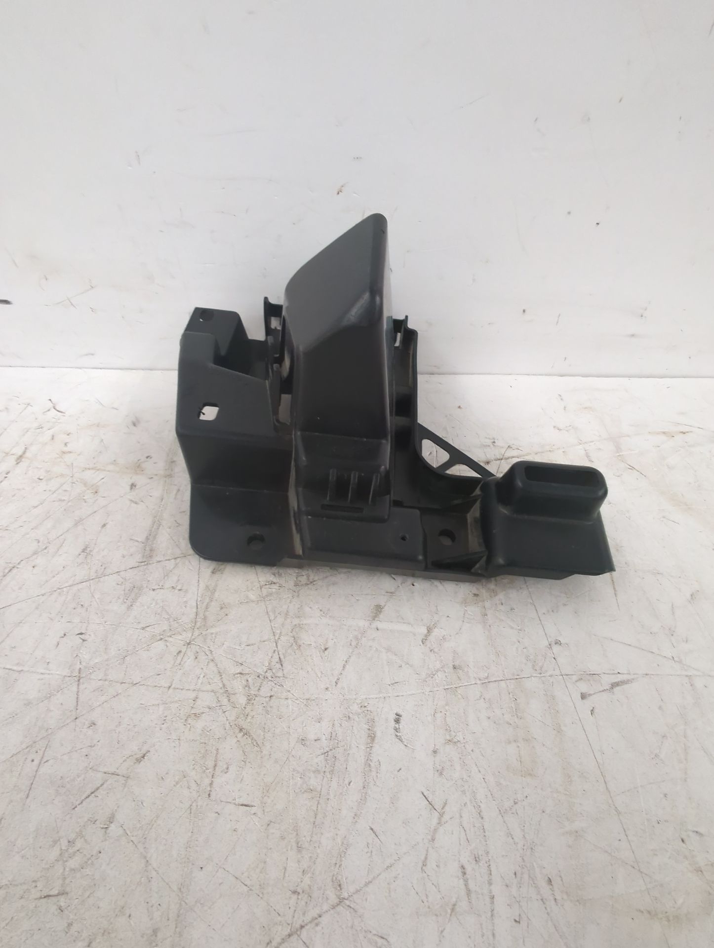 puntera_paragolpes_trasera_derecha_9816808080_peugeot_rifter_1_5_bluehdi_100