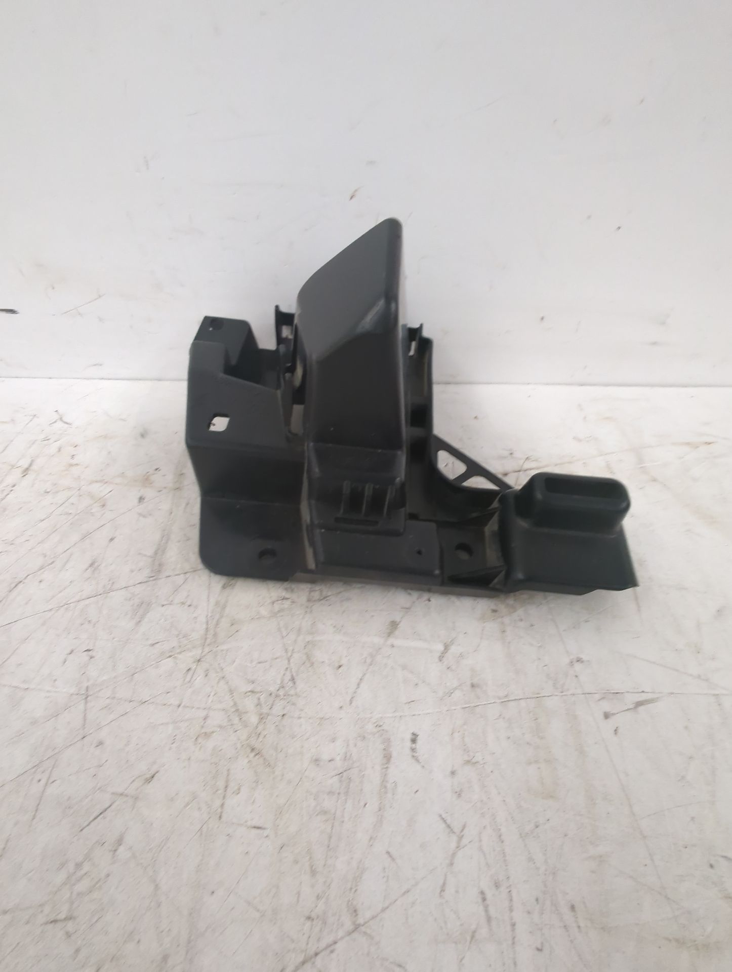 puntera_paragolpes_trasera_derecha_9816808080_peugeot_rifter_1_5_bluehdi_100