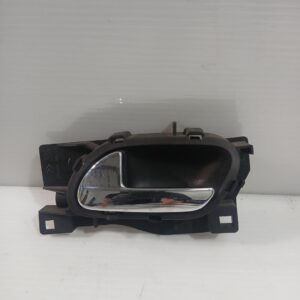 maneta_interior_delantera_izquierda_100187386_peugeot_407_6d_2_0_hdi_135_6drhrh_6drhre_6drhrg_6drhrj