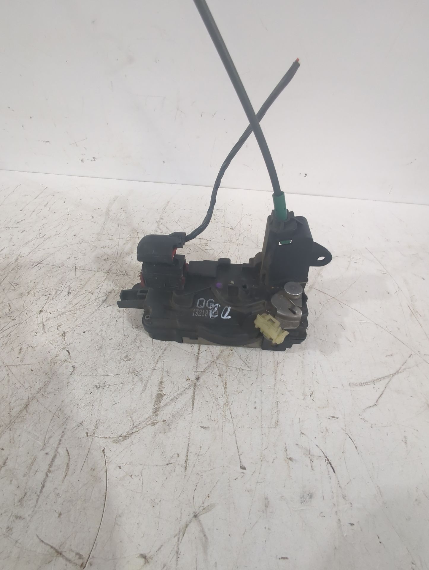 cerradura_puerta_delantera_derecha_13210745_opel_astra_h_a04_1_7_cdti_l48