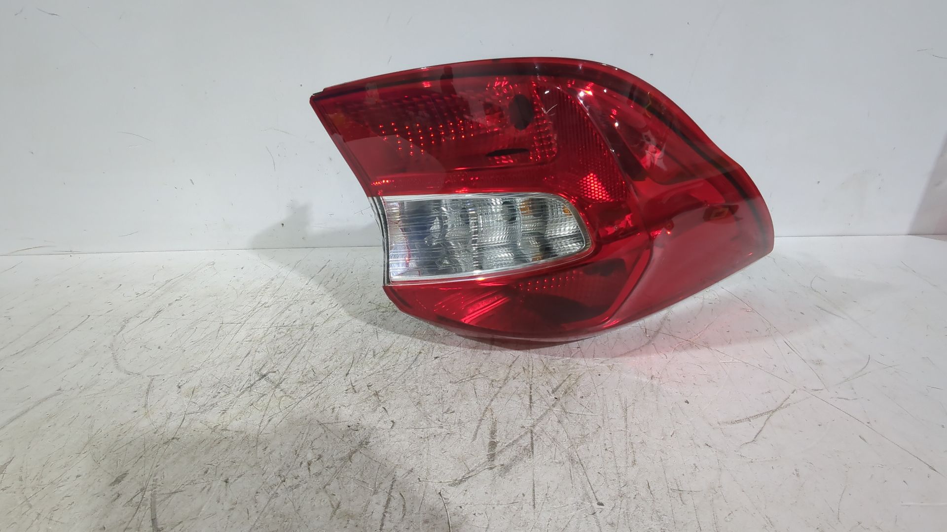 piloto_trasero_izquierdo_2036849_ford_ka_iii_uk_fk_1_2