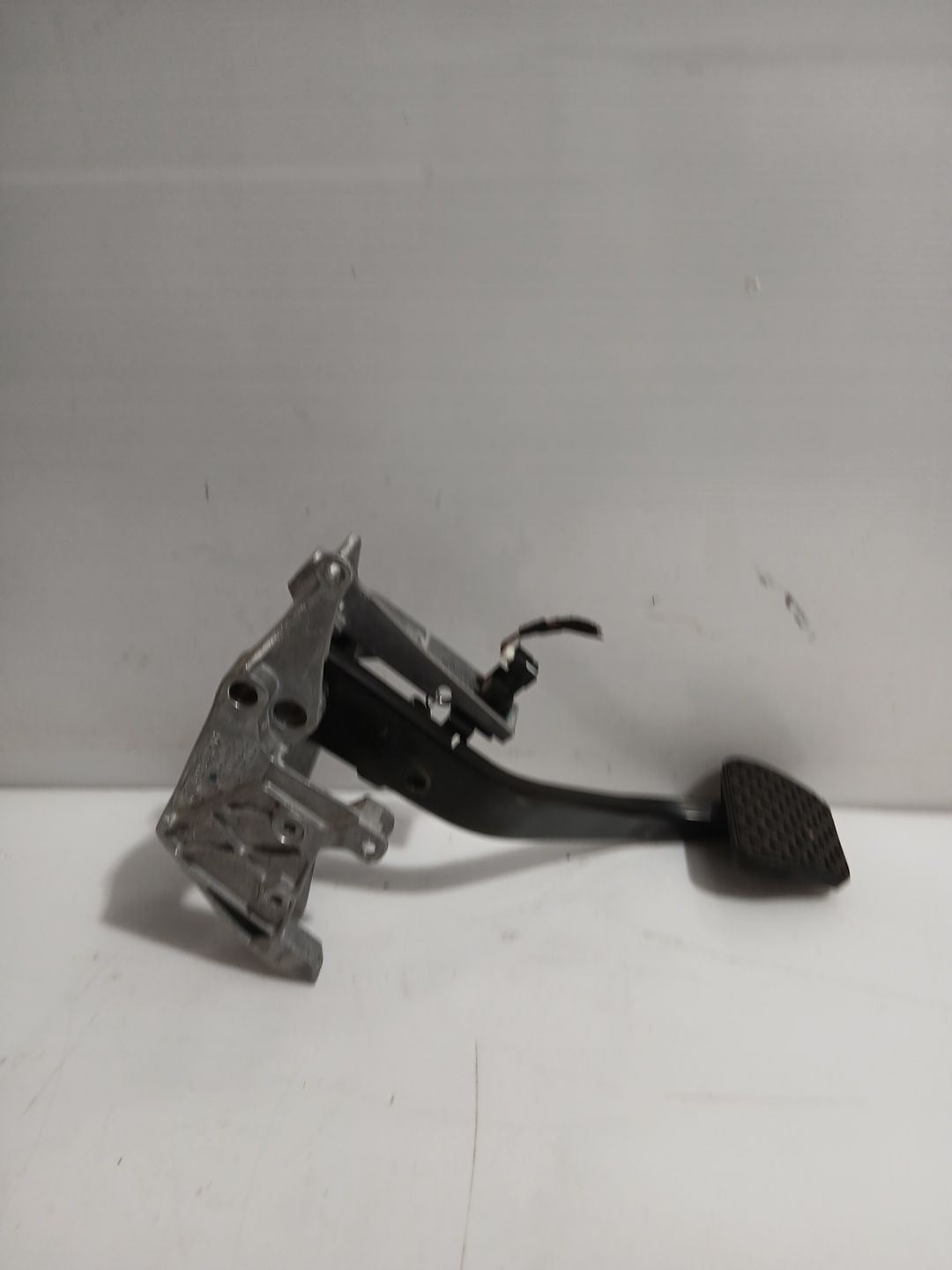 pedal_freno_35006762926_bmw_1_e87_120_d