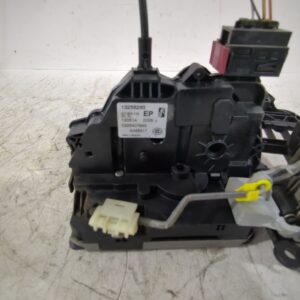 cerradura_puerta_trasera_izquierda_13258265_opel_corsa_d_s07_1_3_cdti_l08_l68