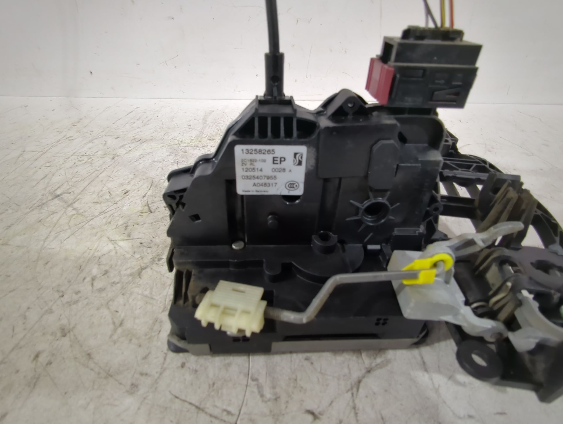 cerradura_puerta_trasera_izquierda_13258265_opel_corsa_d_s07_1_3_cdti_l08_l68