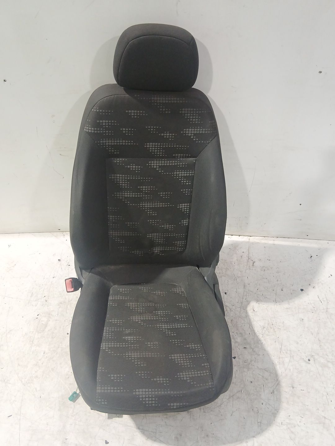 asiento_delantero_izquierdo_166018_opel_corsa_d_s07_1_3_cdti_l08_l68