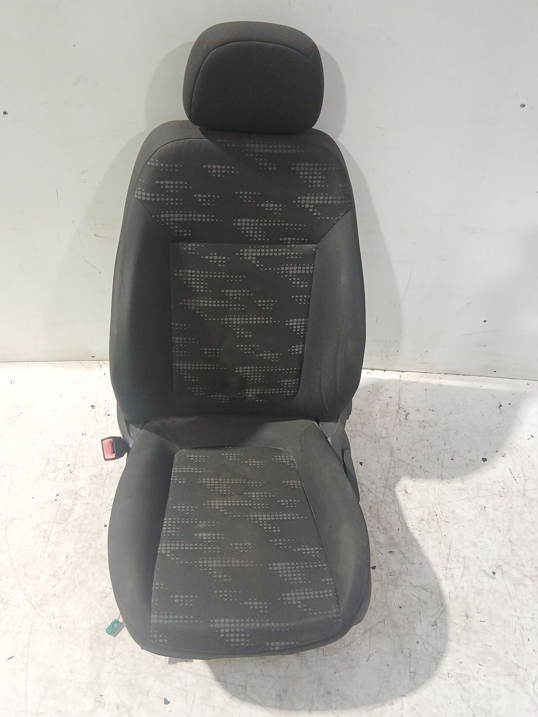 asiento_delantero_izquierdo_166018_opel_corsa_d_s07_1_3_cdti_l08_l68