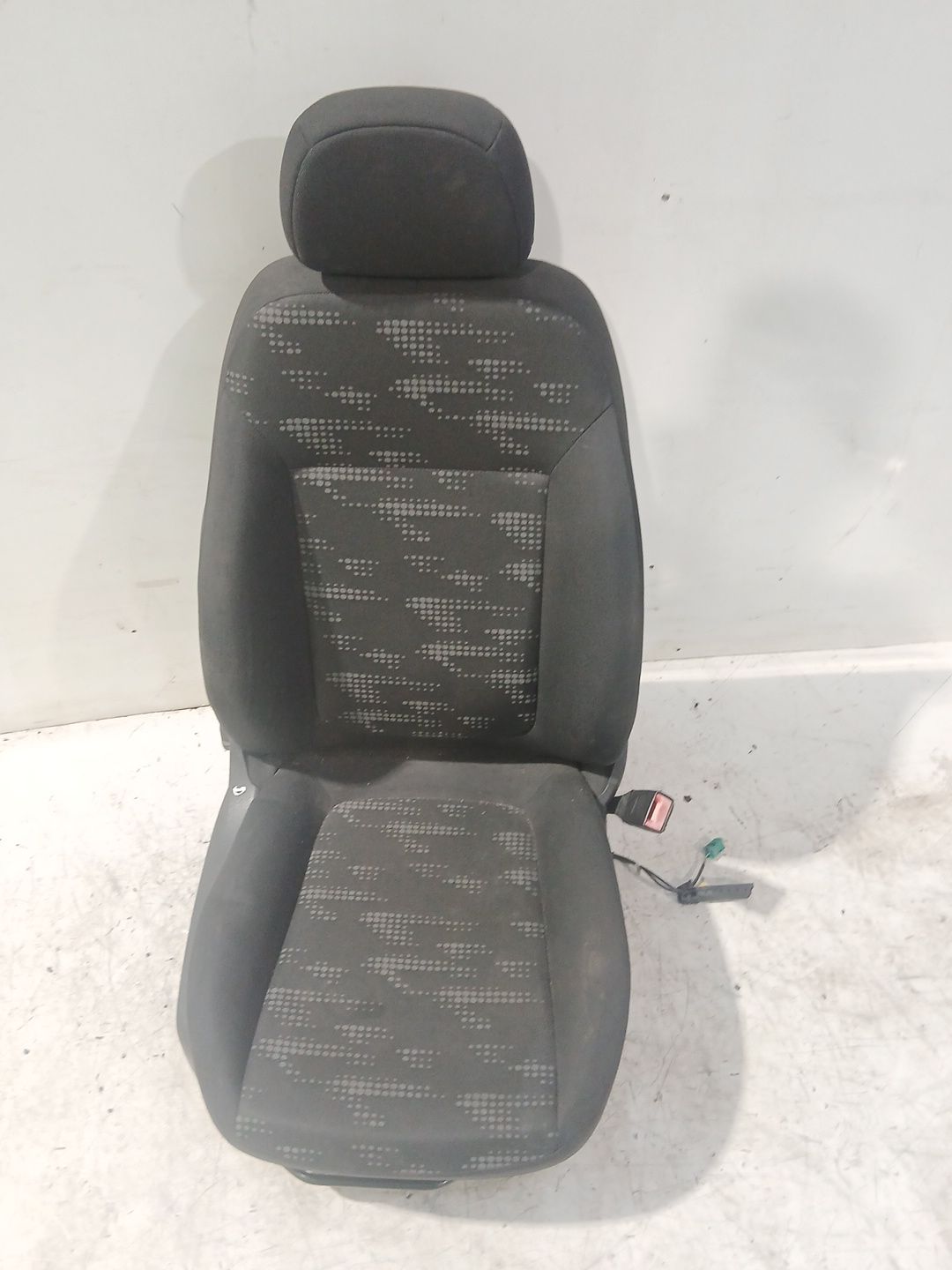 asiento_delantero_derecho_166016_opel_corsa_d_s07_1_3_cdti_l08_l68