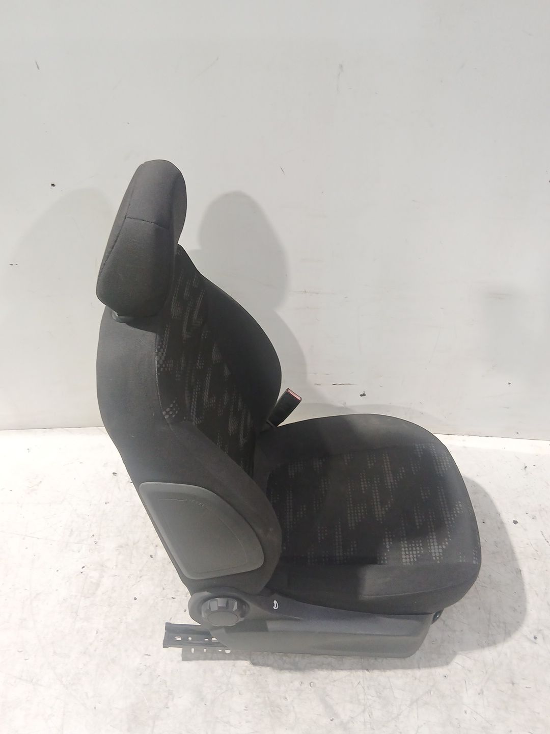 asiento_delantero_derecho_166016_opel_corsa_d_s07_1_3_cdti_l08_l68