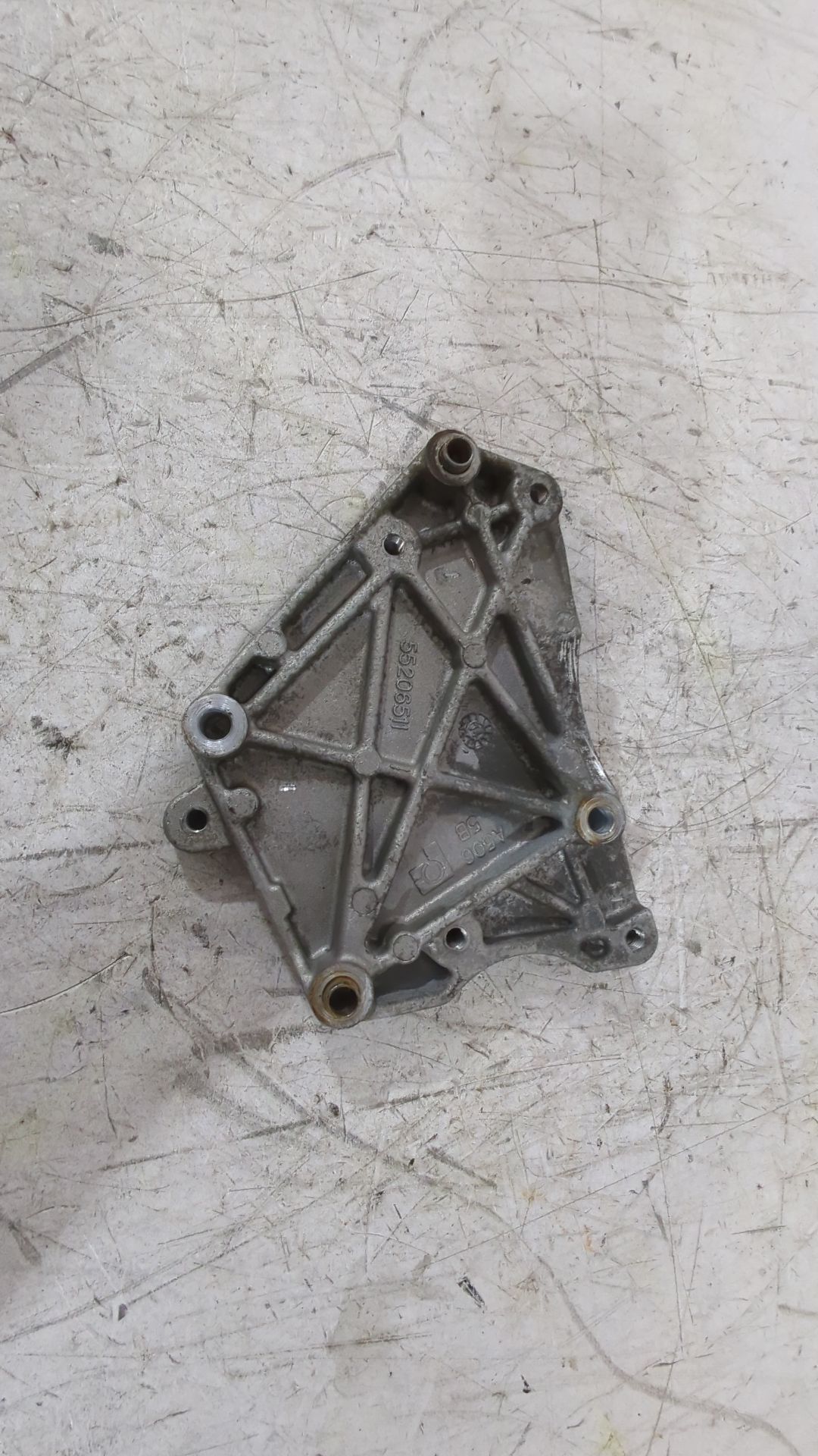 soporte_alternador_55206511_opel_corsa_d_s07_1_3_cdti_l08_l68