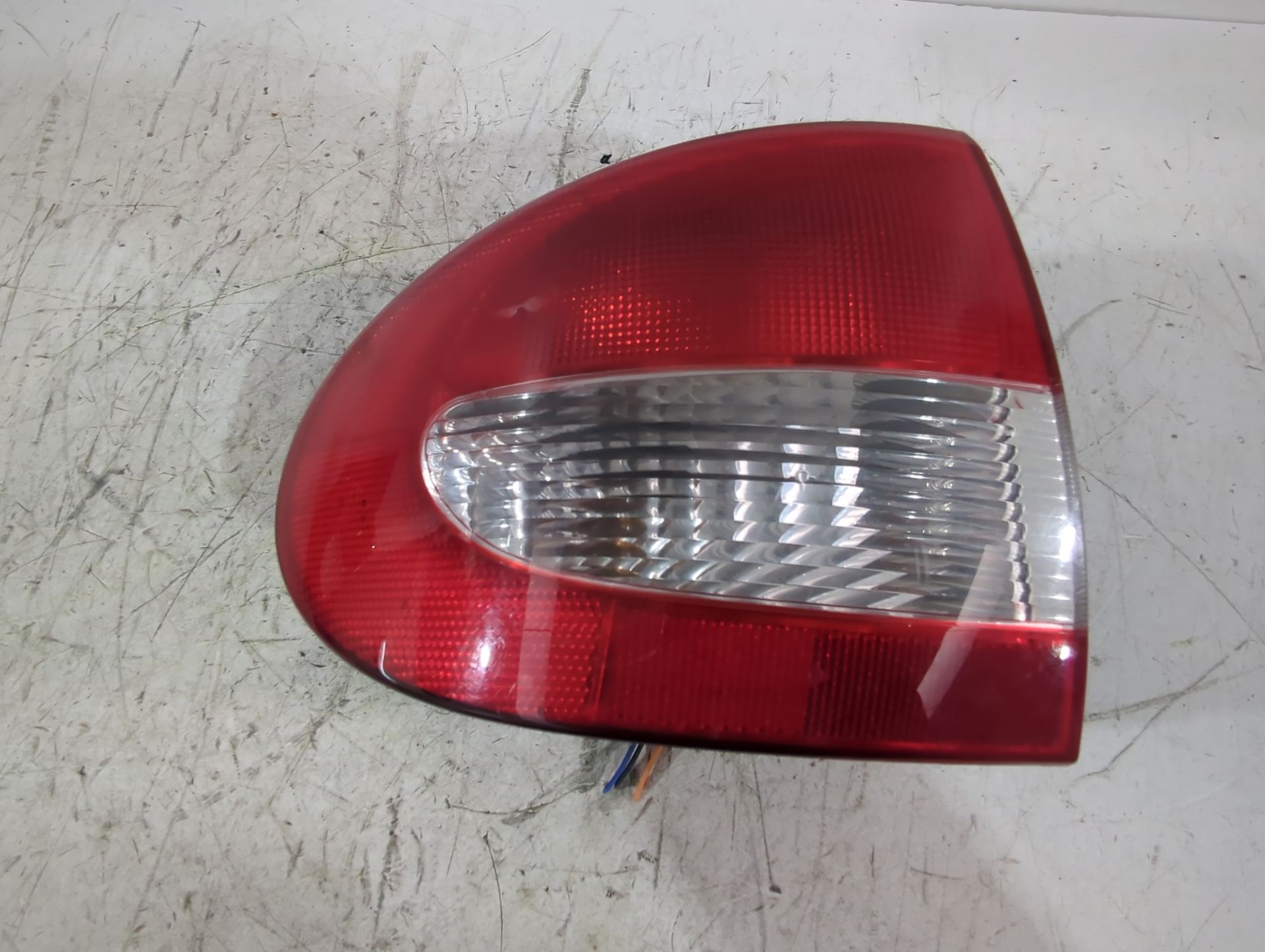 piloto_trasero_izquierdo_7700428058_renault_megane_i_classic_la0_1_1_6_16v_la00_la04_la0b_la11_la16_la19_la1j_la1k