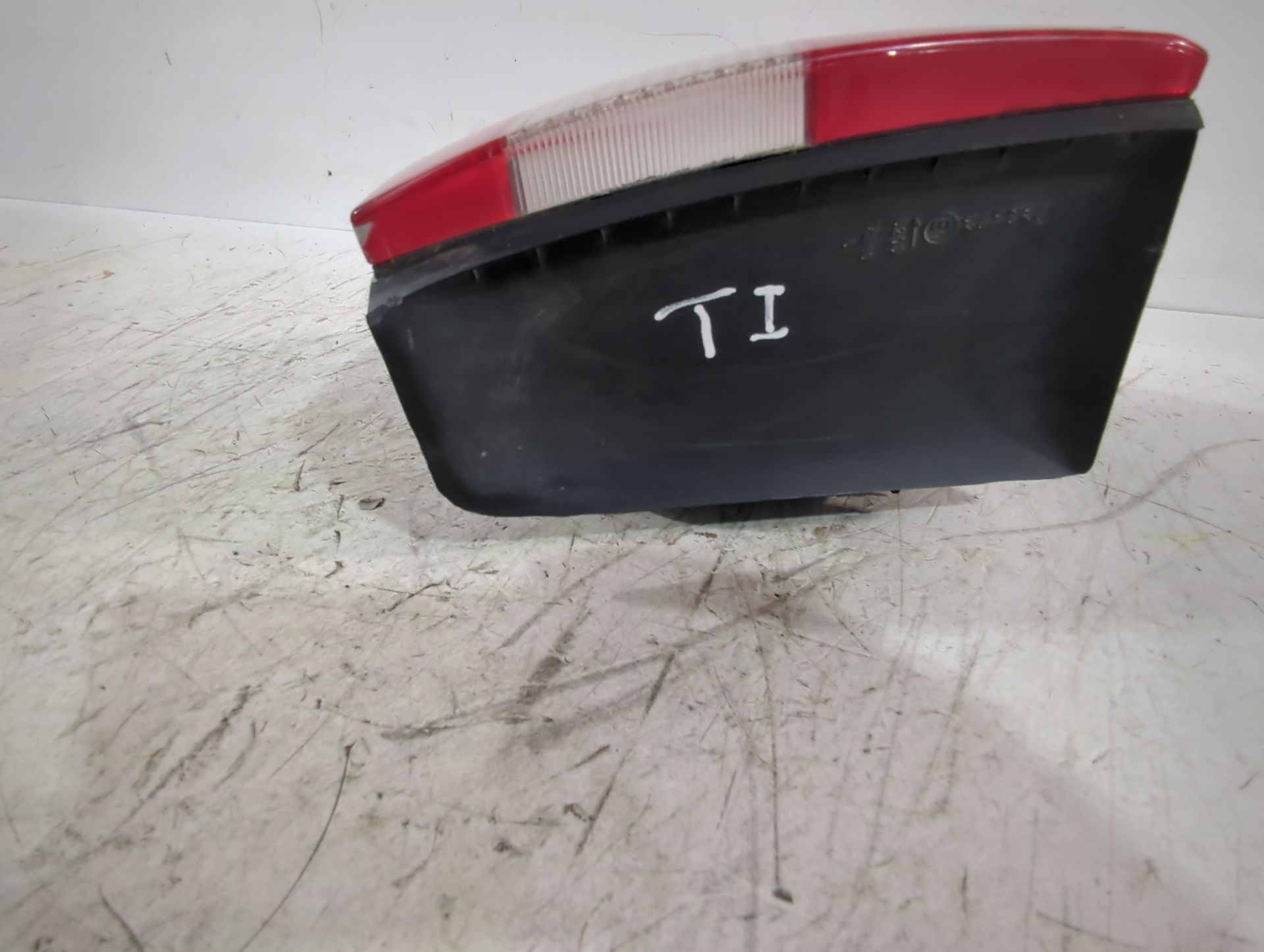 piloto_trasero_izquierdo_7700428058_renault_megane_i_classic_la0_1_1_6_16v_la00_la04_la0b_la11_la16_la19_la1j_la1k