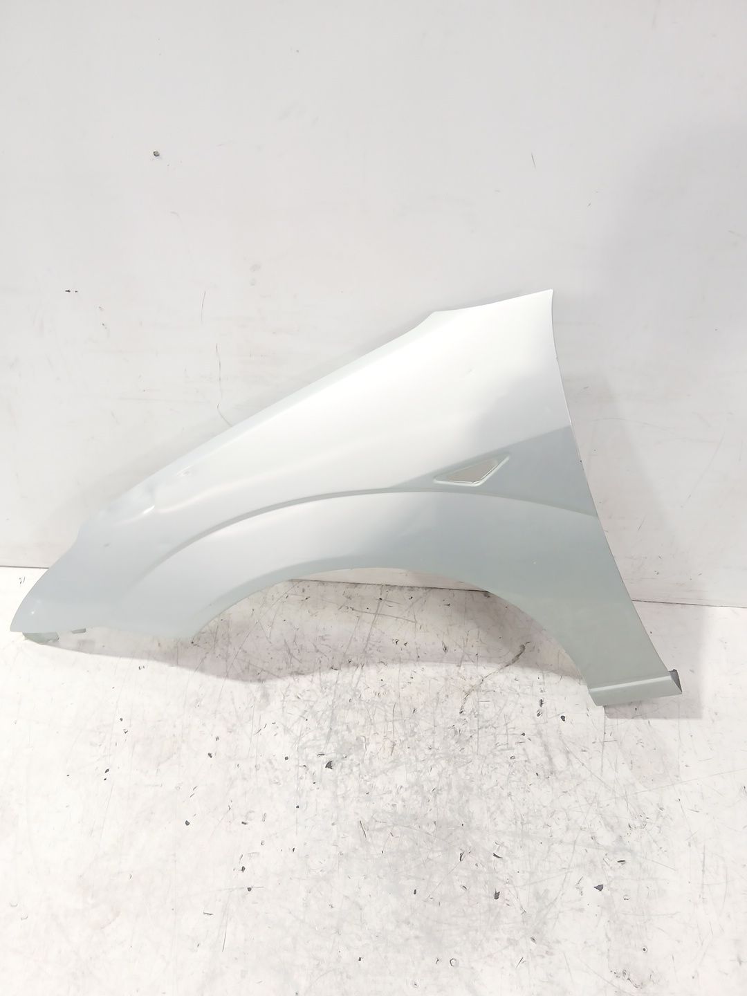 aleta_delantera_izquierda_1147633_ford_focus_i_daw_dbw_1_8_tdci