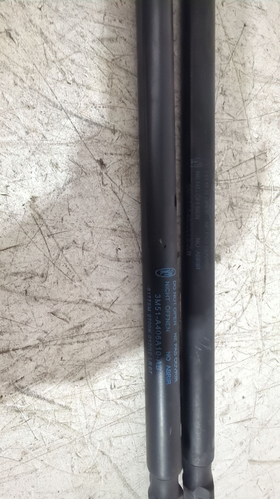 amortiguadores_maletero_porton_1150277_ford_focus_i_daw_dbw_1_8_tdci