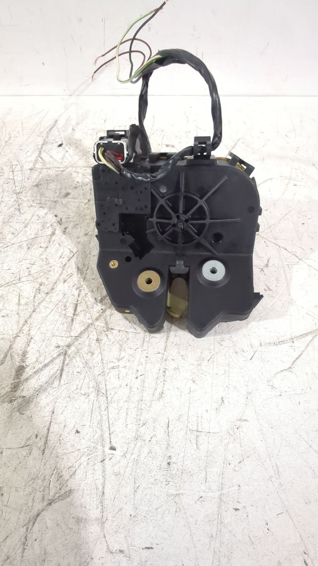 cerradura_maletero_porton_43102c7g0a_ford_focus_i_daw_dbw_1_8_tdci