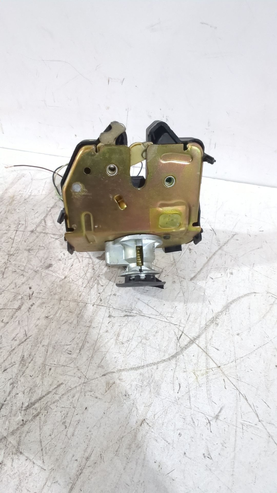 cerradura_maletero_porton_43102c7g0a_ford_focus_i_daw_dbw_1_8_tdci