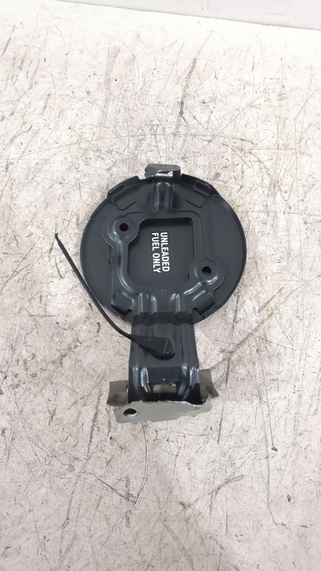 tapa_exterior_combustible_7735002100_toyota_auris_e15_1_6_zre151