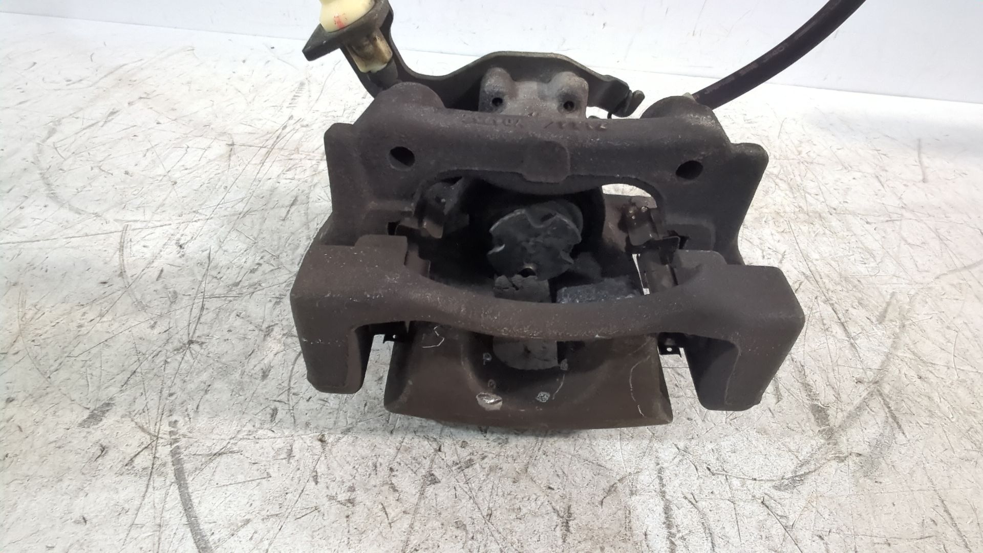 pinza_de_freno_trasera_izquierda_0204y01988_toyota_auris_e15_1_6_zre151