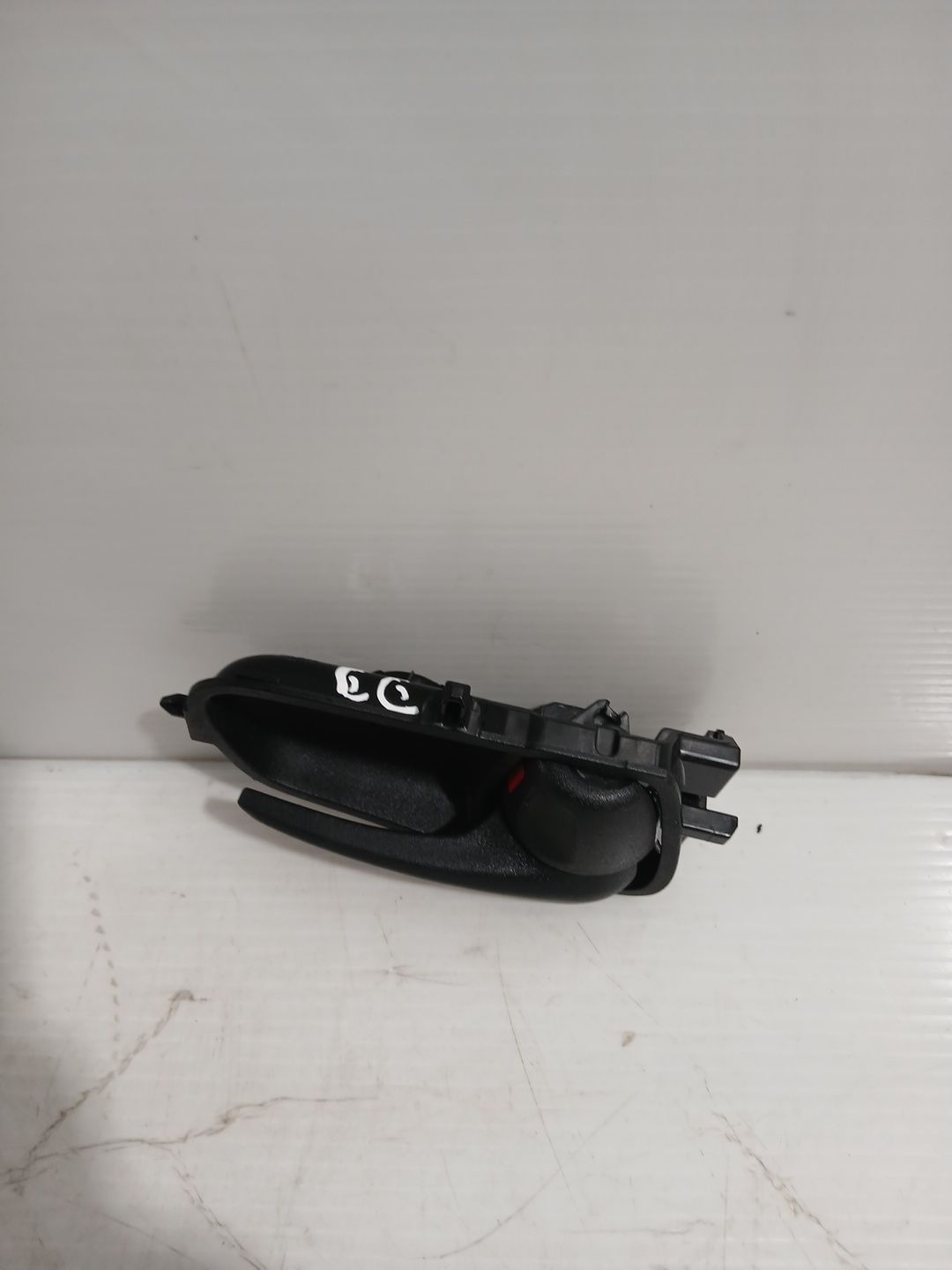 maneta_interior_delantera_derecha_69205k0050c1_toyota_yaris_p21_pa1_ph1_1_5_hybrid_mxph11