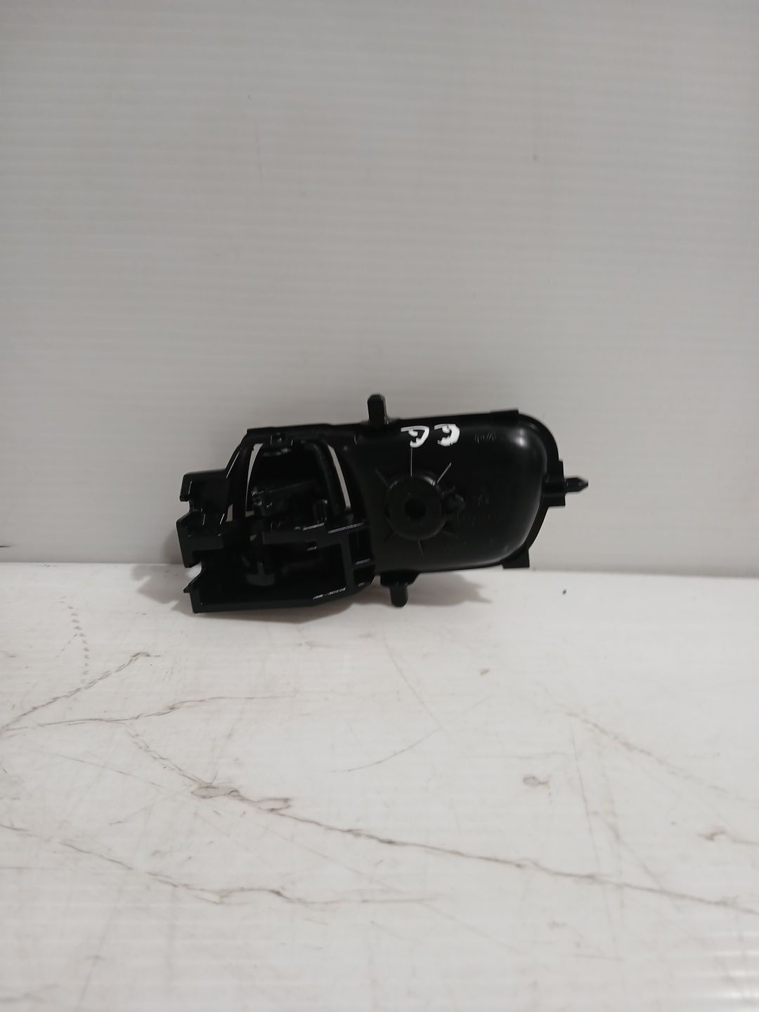 maneta_interior_delantera_derecha_69205k0050c1_toyota_yaris_p21_pa1_ph1_1_5_hybrid_mxph11