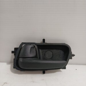 maneta_interior_delantera_izquierda_69206k0050c1_toyota_yaris_p21_pa1_ph1_1_5_hybrid_mxph11