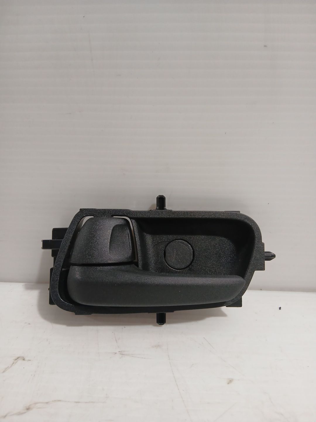 maneta_interior_delantera_izquierda_69206k0050c1_toyota_yaris_p21_pa1_ph1_1_5_hybrid_mxph11