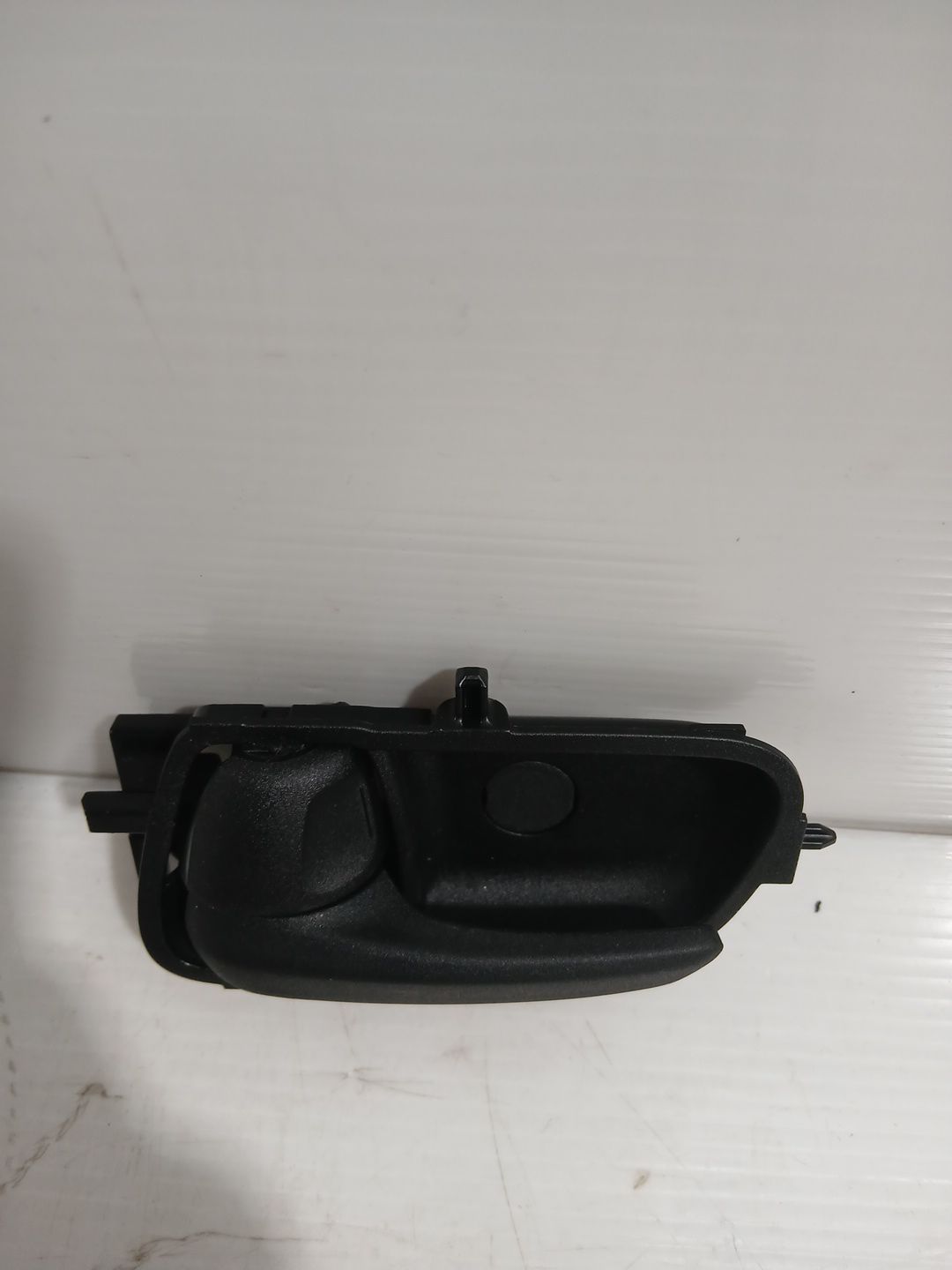 maneta_interior_delantera_izquierda_69206k0050c1_toyota_yaris_p21_pa1_ph1_1_5_hybrid_mxph11