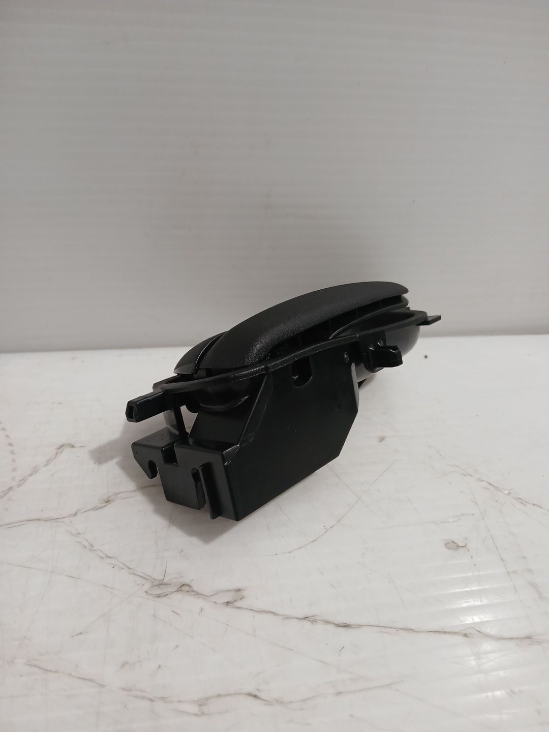 maneta_interior_delantera_izquierda_69206k0050c1_toyota_yaris_p21_pa1_ph1_1_5_hybrid_mxph11