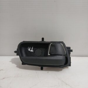 maneta_interior_trasera_derecha_69205k0050c1_toyota_yaris_p21_pa1_ph1_1_5_hybrid_mxph11