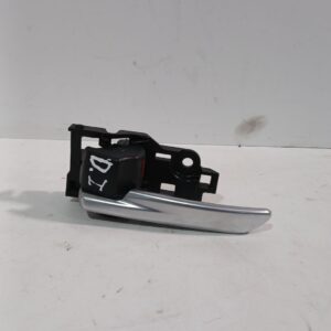 maneta_interior_delantera_izquierda_6920602360b1_toyota_corolla_hatchback_e21_ea1_eh1_1_8_vvti_hybrid_zwe219