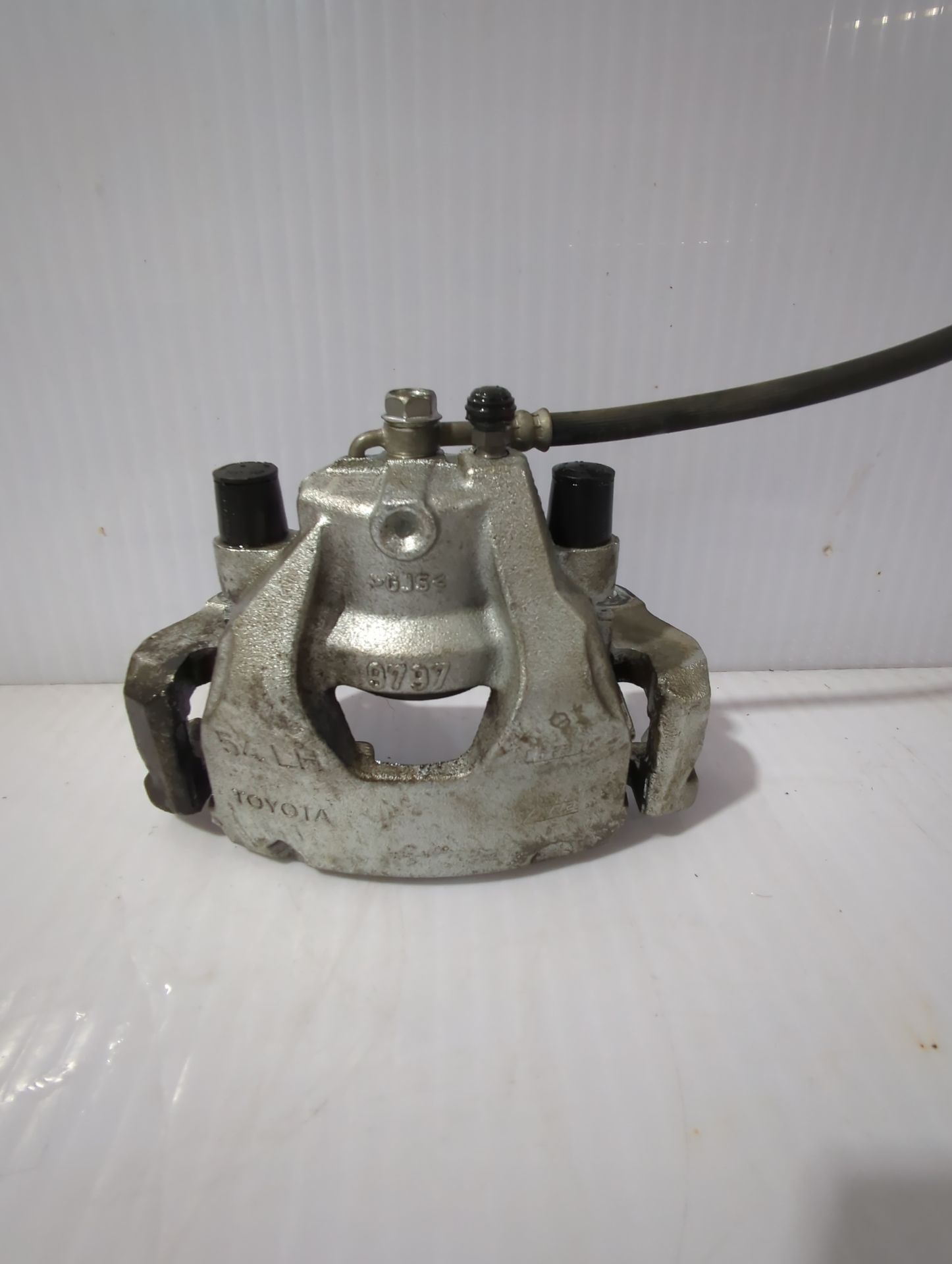 pinza_de_freno_delantera_izquierda_47750k0030_toyota_yaris_p21_pa1_ph1_1_5_hybrid_mxph11